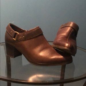 Short, brown, heeled boot!